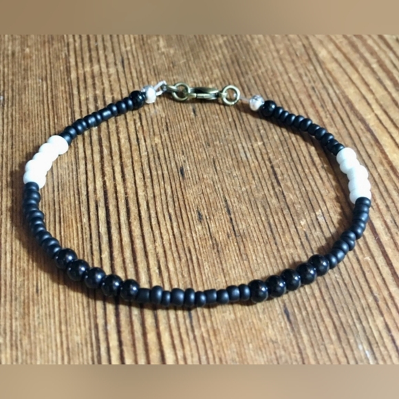 Men's White / Black Beaded 8 Inch Bracelet/Handmade Men's Bracelet/Men's Jewelry - Picture 1 of 6